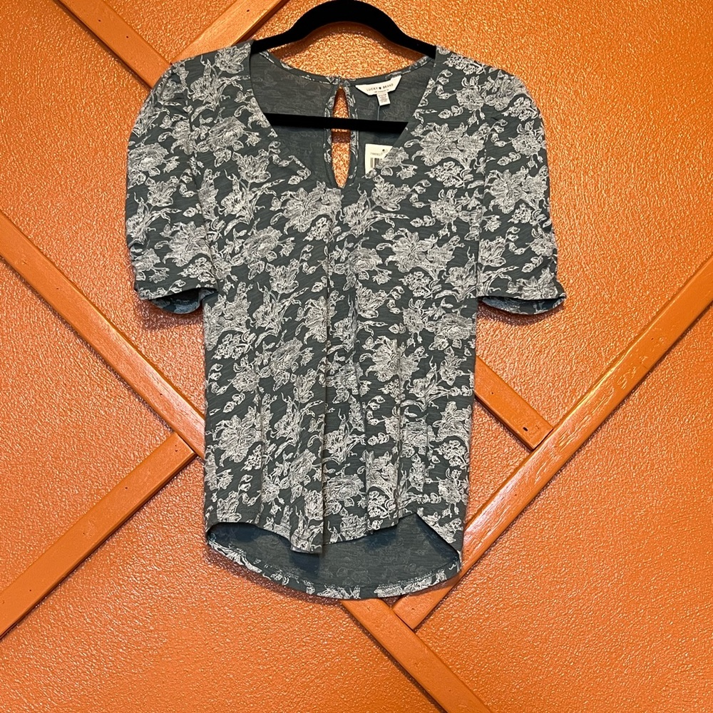 Lucky Brand top. Olive green with white flowers